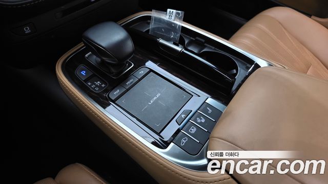 Lexus LS 2022 — photo 12