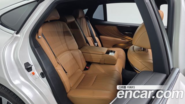Lexus LS 2022 — photo 17