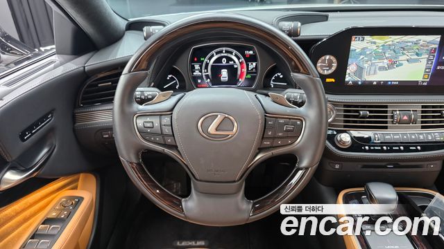 Lexus LS 2022 — photo 19