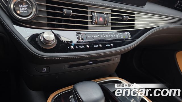 Lexus LS 2022 — photo 25
