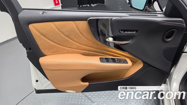 Lexus LS 2022 — photo 14