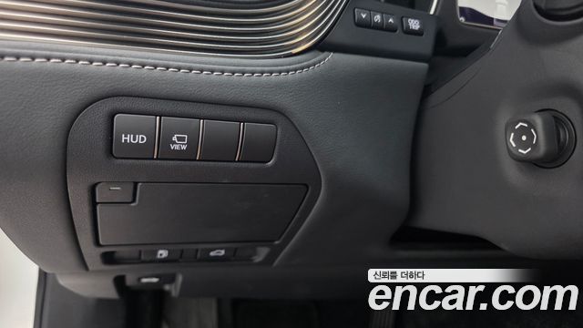 Lexus LS 2022 — photo 28