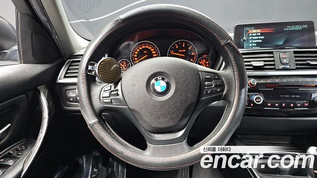 BMW 3-Series 2017 — photo 13