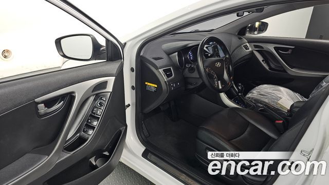Hyundai AVANTE 2015 — photo 10