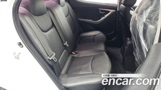 Hyundai AVANTE 2015 — photo 11