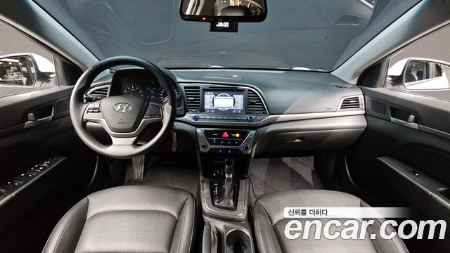 Hyundai AVANTE 2016 — photo 10