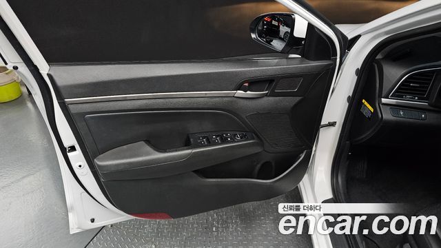Hyundai AVANTE 2016 — photo 12
