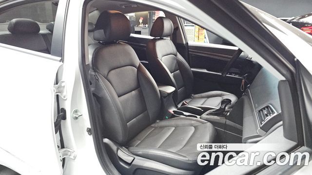 Hyundai AVANTE 2016 — photo 15