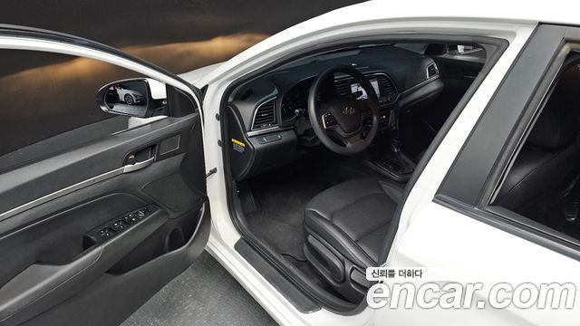 Hyundai AVANTE 2016 — photo 16
