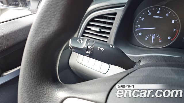 Hyundai AVANTE 2016 — photo 27