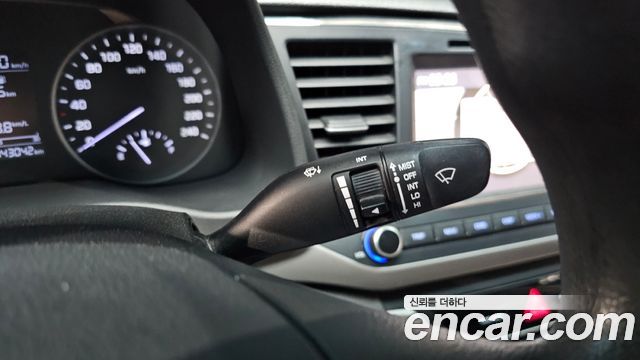 Hyundai AVANTE 2016 — photo 28