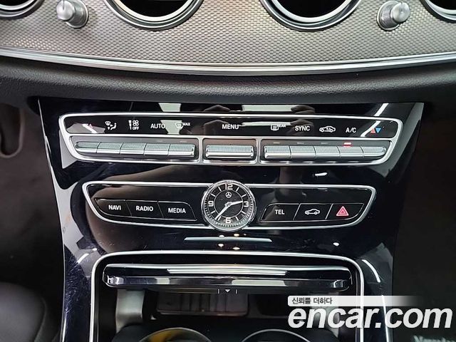 Mercedes-Benz E-Class 2019 — photo 10