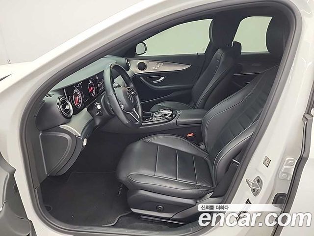 Mercedes-Benz E-Class 2019 — photo 11