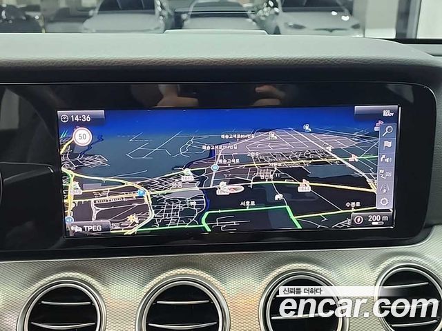 Mercedes-Benz E-Class 2019 — photo 15