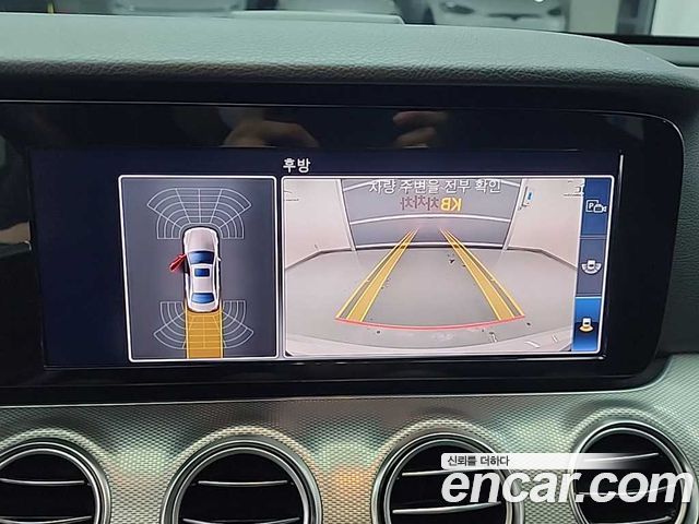 Mercedes-Benz E-Class 2019 — photo 16