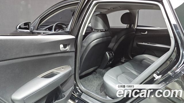 Kia K5 2019 — photo 16