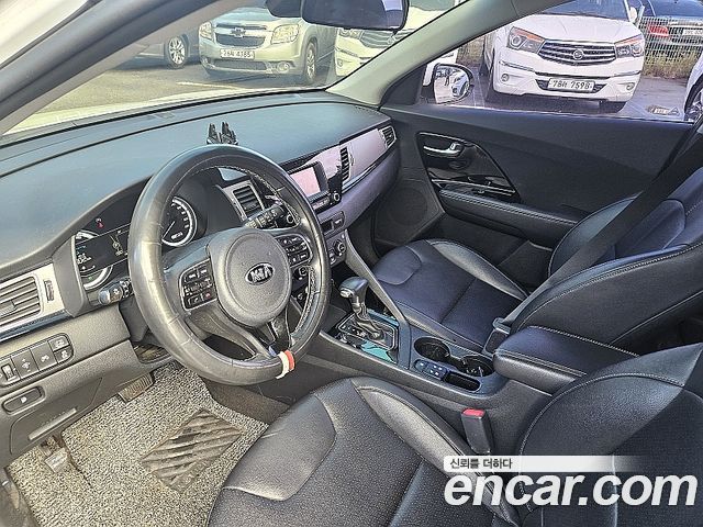Kia Niro 2018 — photo 10