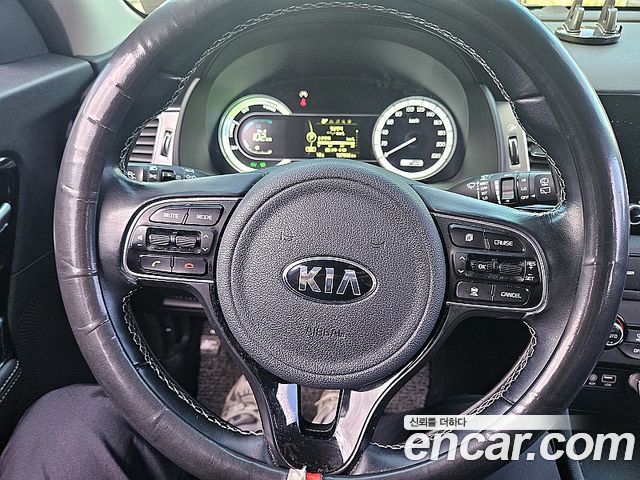 Kia Niro 2018 — photo 11