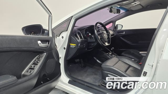 Kia K3 2018 — photo 10