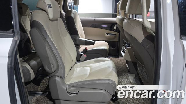 Kia Canival 2021 — photo 17