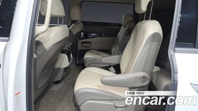 Kia Canival 2021 — photo 18