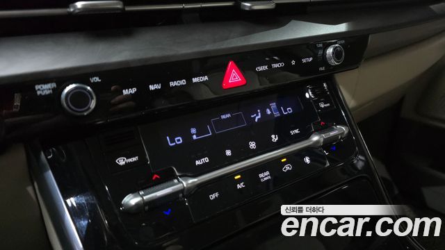 Kia Canival 2021 — photo 24