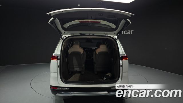 Kia Canival 2021 — photo 26