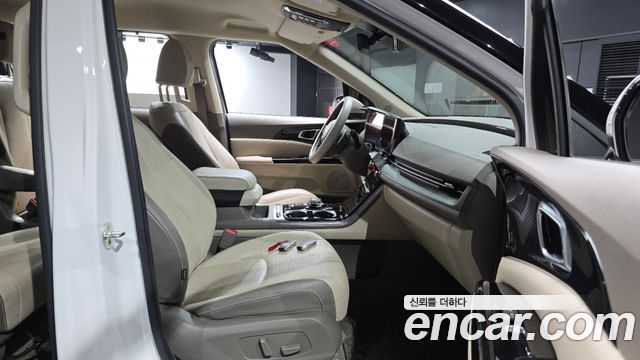 Kia Canival 2021 — photo 16