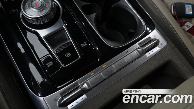Kia Canival 2021 — photo 31