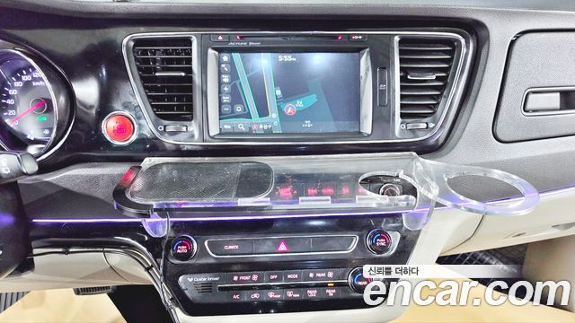 Kia Canival 2016 — photo 12
