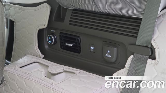 Hyundai Santafe 2025 — photo 48