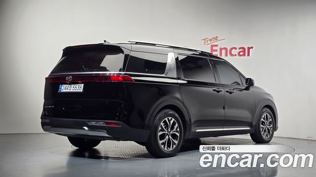 Kia Canival 2021 — photo 2