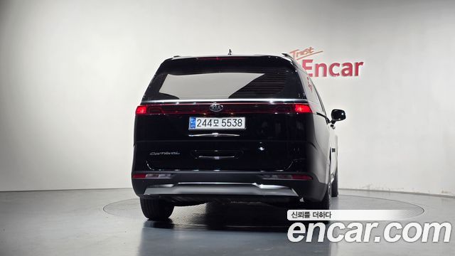 Kia Canival 2021 — photo 4