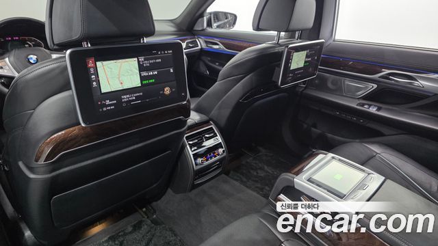 BMW 7-Series 2020 — photo 18