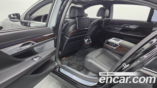 BMW 7-Series 2020 — photo 19