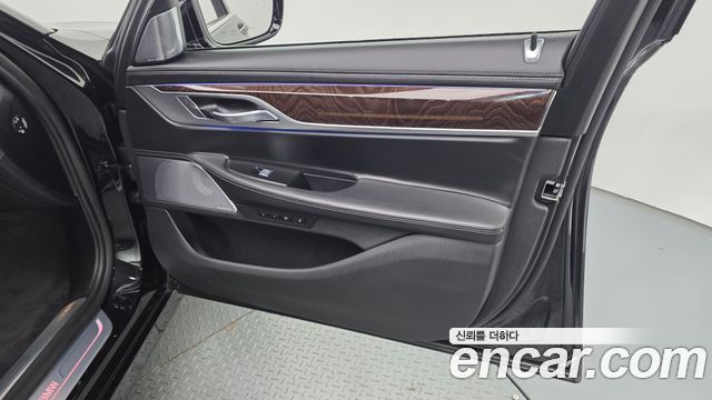 BMW 7-Series 2020 — photo 14