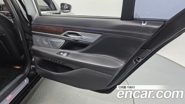 BMW 7-Series 2020 — photo 15