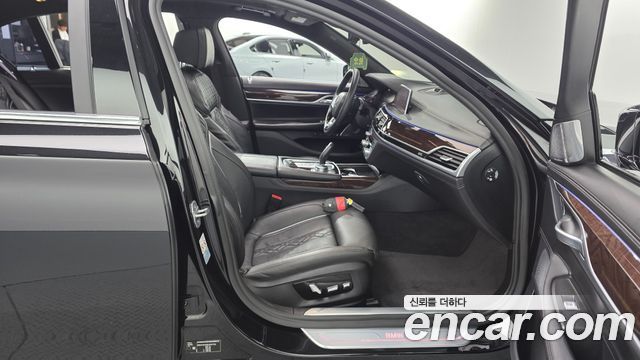 BMW 7-Series 2020 — photo 16