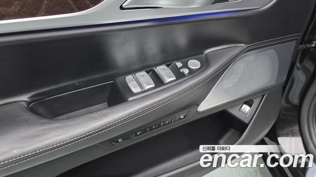 BMW 7-Series 2020 — photo 27