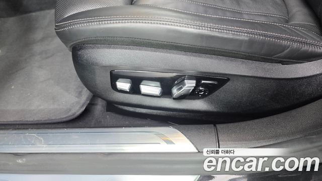 BMW 7-Series 2020 — photo 31