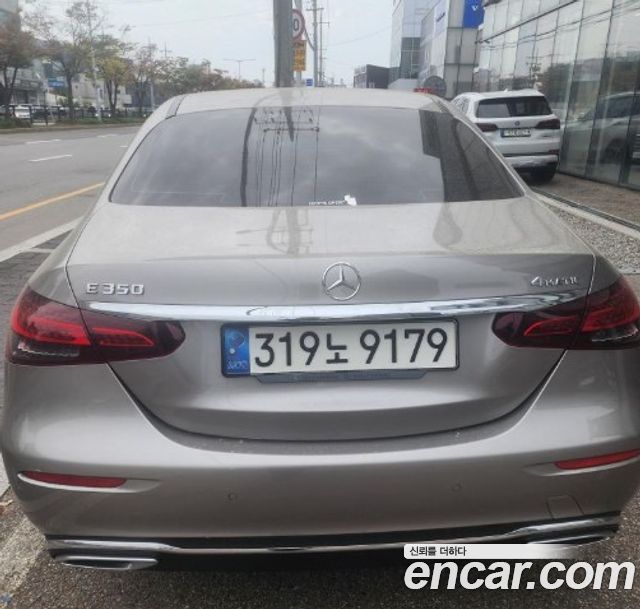 Mercedes-Benz E-Class 2022 — photo 2