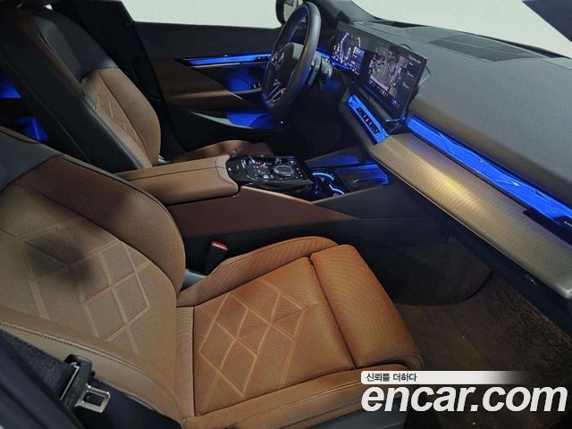 BMW 5-Series 2024 — photo 11