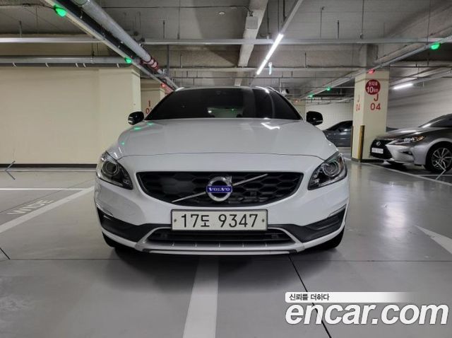 Volvo V60 2018 — photo 1