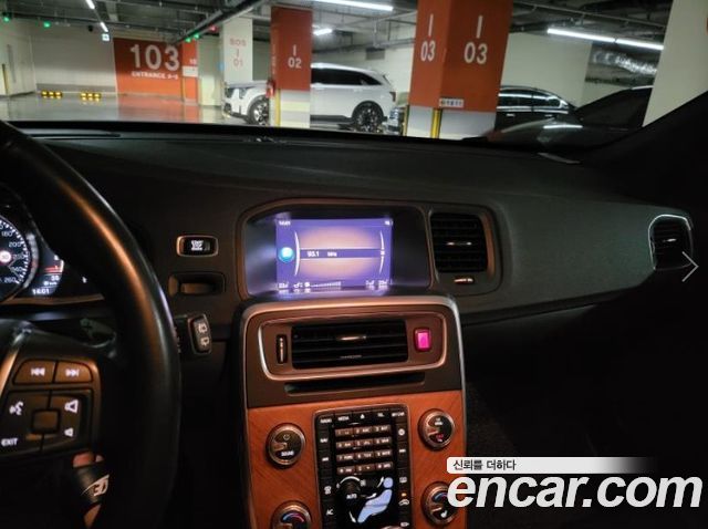 Volvo V60 2018 — photo 8