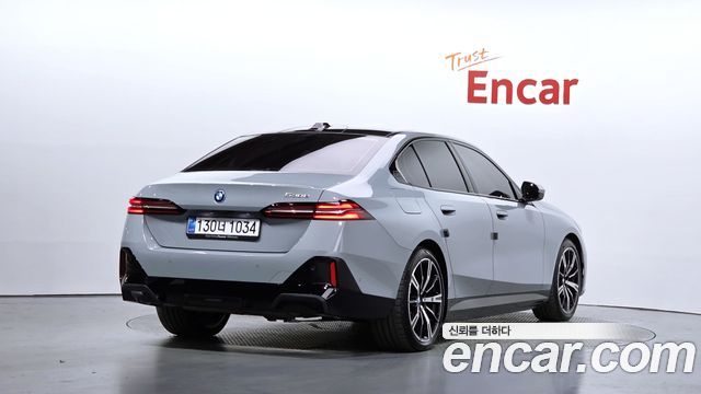BMW 5-Series 2026 — photo 2