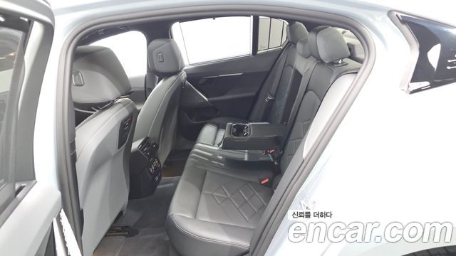 BMW 5-Series 2026 — photo 18