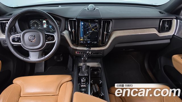 Volvo XC60 2018 — photo 10