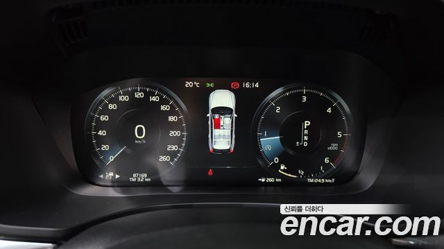 Volvo XC60 2018 — photo 11