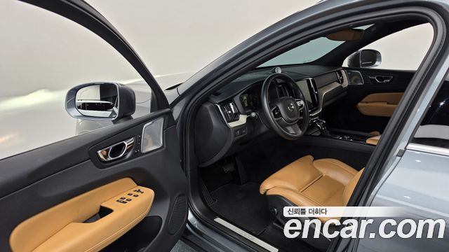 Volvo XC60 2018 — photo 13