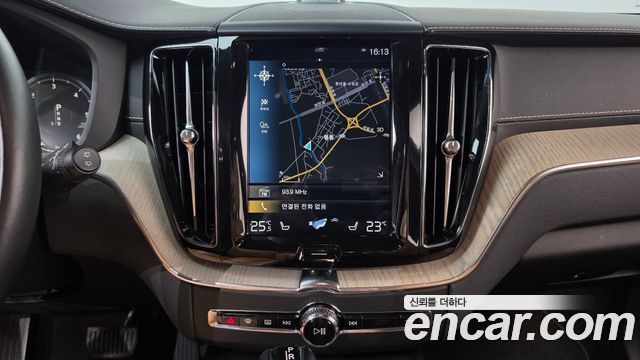 Volvo XC60 2018 — photo 19